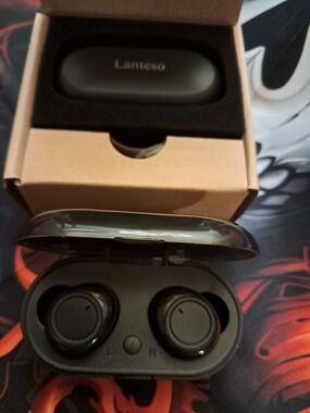 Source Unknown Black Lanteso True Wireless Earbuds with Charging Case